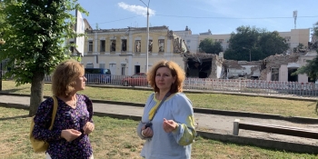 «НСЖУ була єдиною, хто допоміг після російського обстрілу», – редакторка газети «Апостолівські новини» Вікторія Михальченко