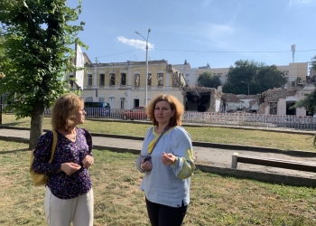 «НСЖУ була єдиною, хто допоміг після російського обстрілу», – редакторка газети «Апостолівські новини» Вікторія Михальченко