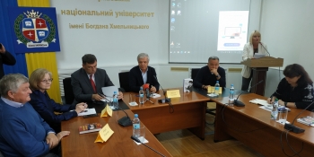 «Людина журналістики, що базується на джерелах, а не на домислах і конʼюнктурі»: в Черкасах вшанували памʼять Катерини Таран 25 «Людина журналістики, що базується на джерелах, а не на домислах і конʼюнктурі»: в Черкасах вшанували памʼять Катерини Таран