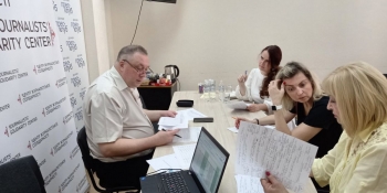 Ноутбук, інтернет, цікаві співрозмовники: коворкінг Дніпровського Центру журналістської солідарності популярний серед медійників