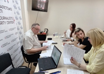 Ноутбук, інтернет, цікаві співрозмовники: коворкінг Дніпровського Центру журналістської солідарності популярний серед медійників