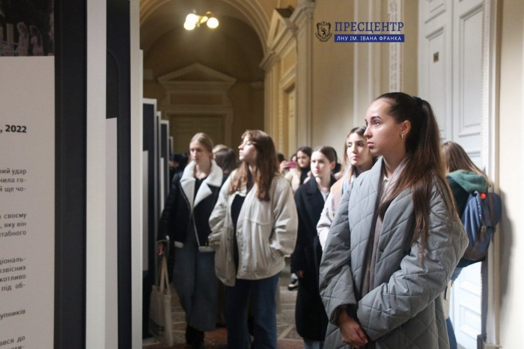 У нашій пам’яті їхня прескарта буде вічно: у Львові відкрили виставку-меморіал, присвячену загиблим журналістам