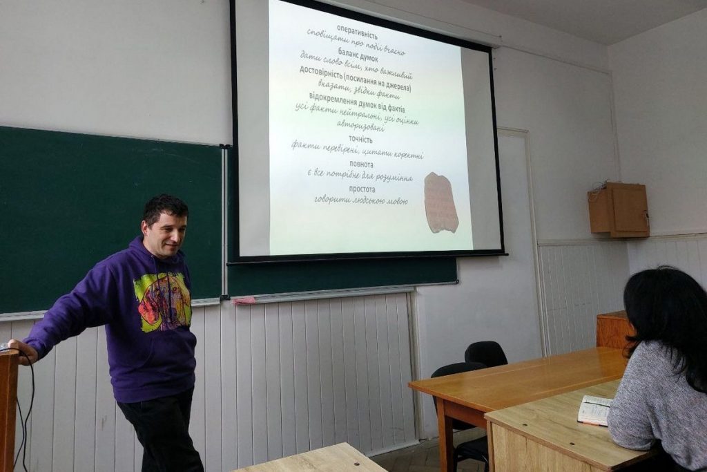 Журналіст Отар Довженко: «Головне завдання, яке повинні ставити перед собою журналісти – не нашкодити своїм текстом»