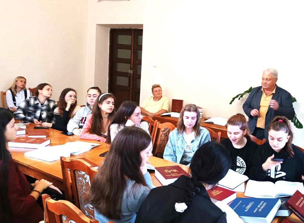 У Чернівцях майбутні журналісти спілкувалися з майстрами слова