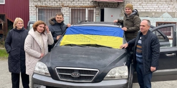 Журналісти передали позашляховик пресофіцерам на Бахмутський напрямок