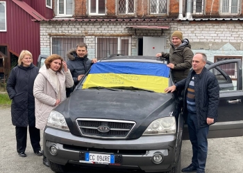 Журналісти передали позашляховик пресофіцерам на Бахмутський напрямок