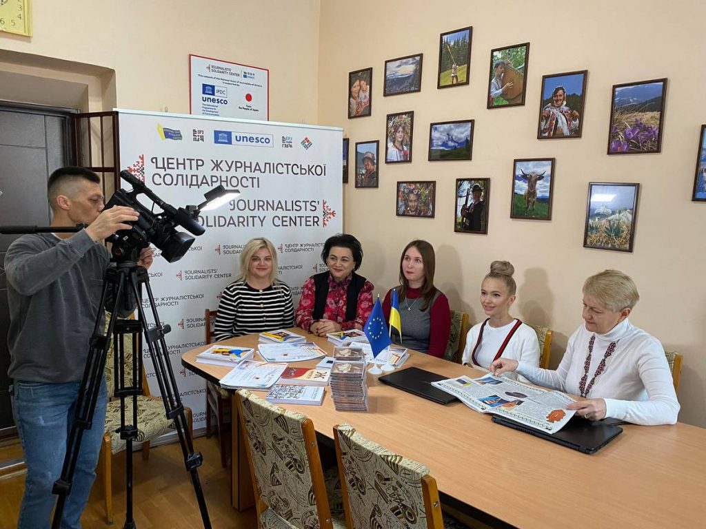 Лавреатки загальнонаціонального конкурсу «Українська мова – мова єднання» з Прикарпаття отримали дипломи