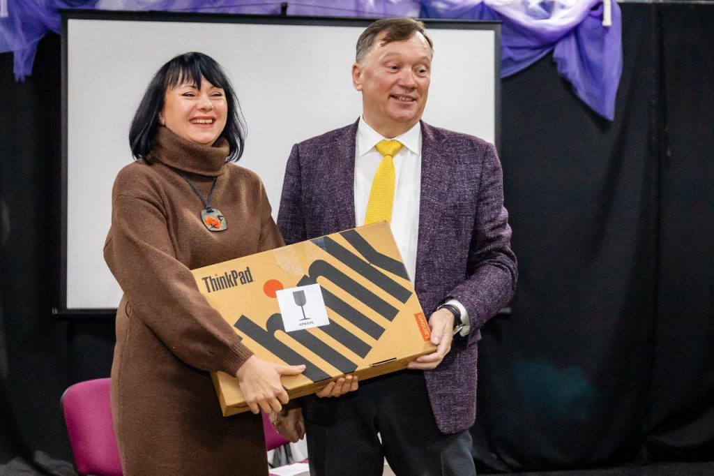 «Отриманий від НСЖУ ноутбук – це можливість працювати і відчувати себе журналістом», – головна редакторка шосткинської ТРК «Акцент» Вікторія Горшкова