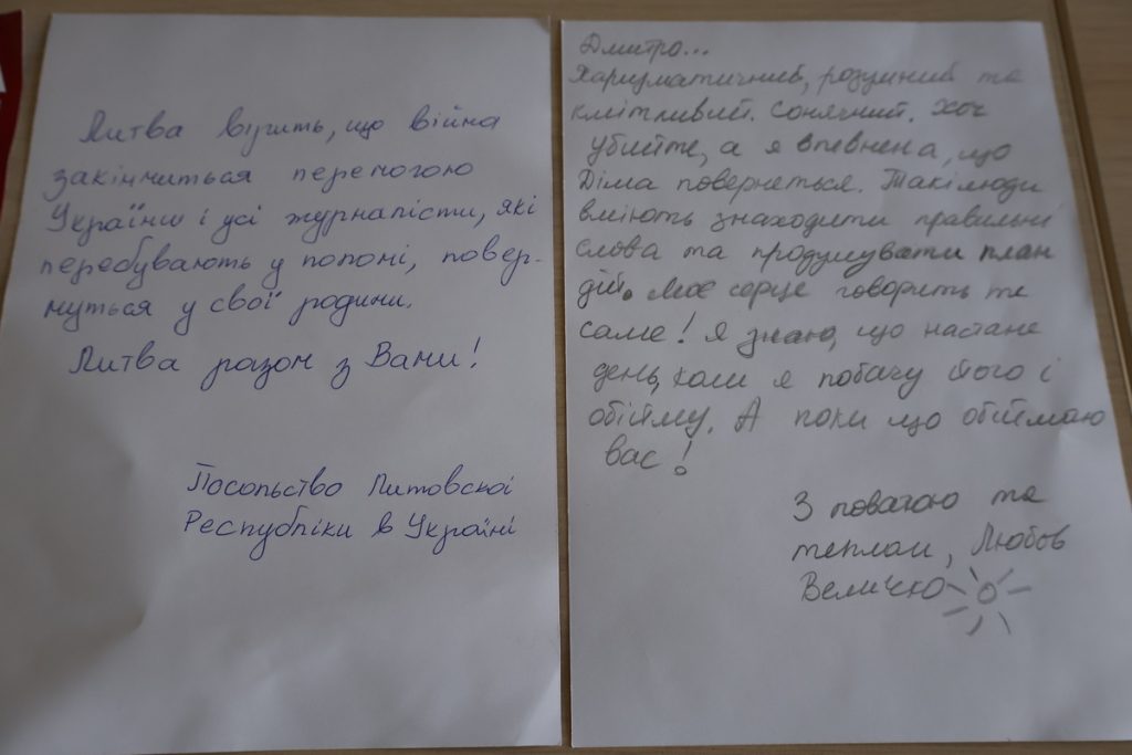 «Ми стоїмо за своїх, захищаючи свободу слова і право людей на отримання інформації», – НСЖУ провела акцію проти безкарності воєнних злочинів 2