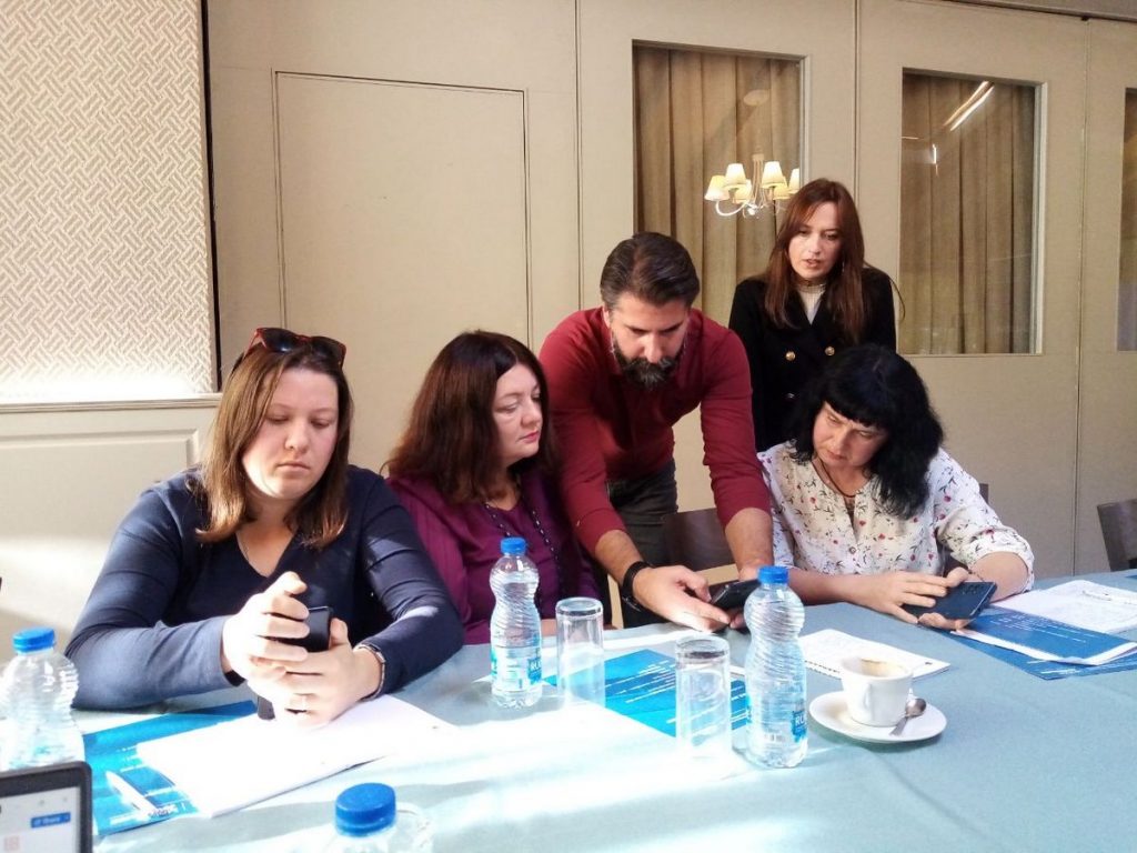Мобільна журналістика під час війни: в чому її переваги та особливості в Косові, Україні, Афганістані