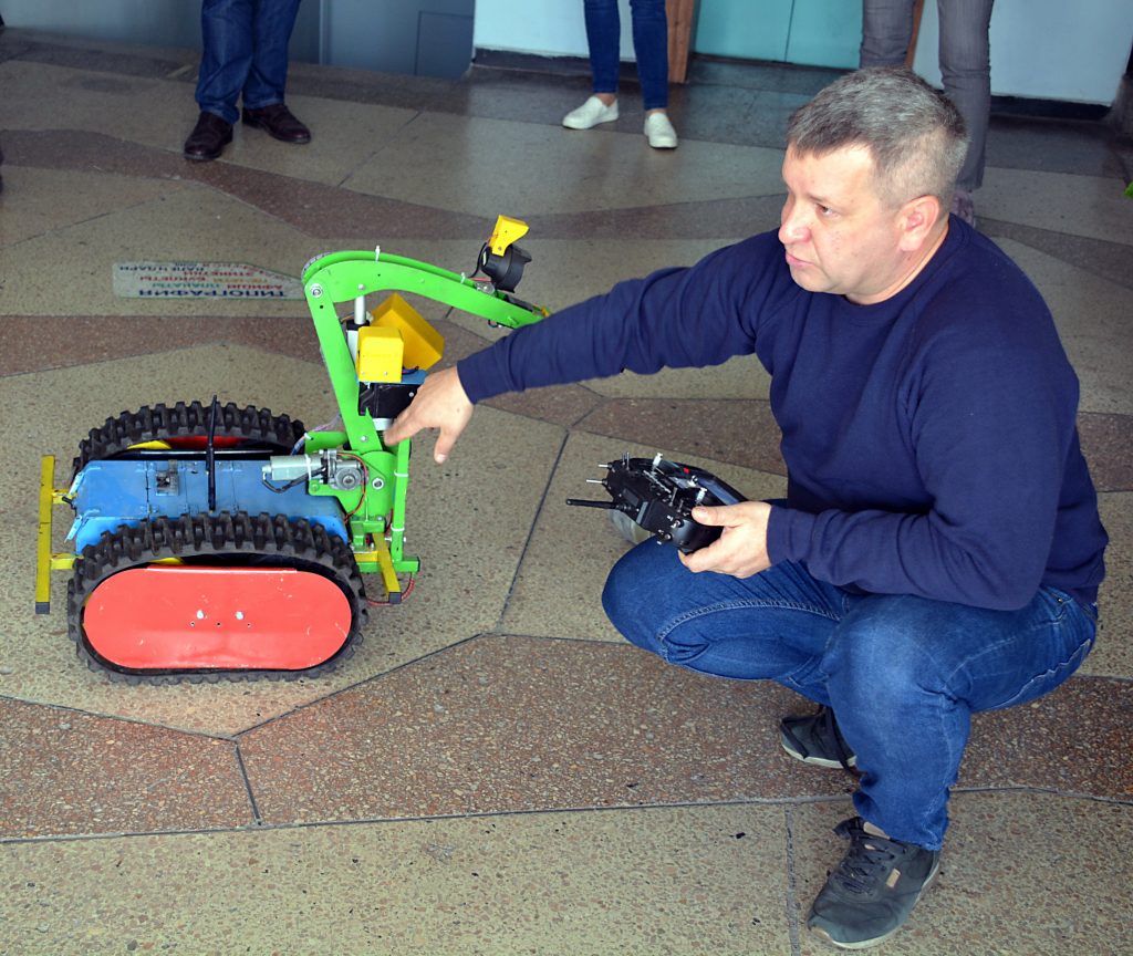 Юні винахідники представили запорізьким медійникам свої розробки 3