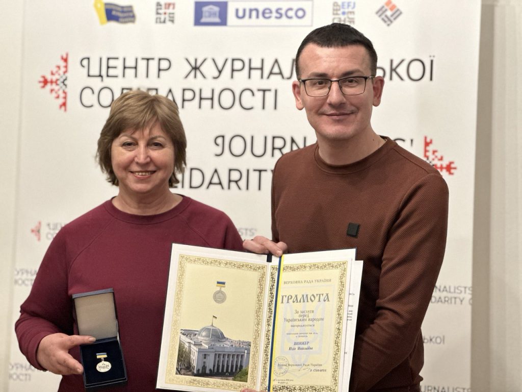 «Один із найкращих приватних регіональних ТРК»: голова НСЖУ Сергій Томіленко вручив очільниці тернопільского «TV-4» парламентську нагороду