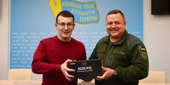 Професійна фототехніка допоможе пресофіцеру в роботі на передовій