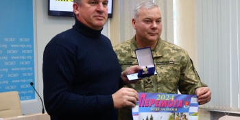 Генерал-лейтенант Сергій Наєв: «Ворога треба бити на всіх фронтах, у тому числі – й на інформаційному» 25 Генерал-лейтенант Сергій Наєв: «Ворога треба бити на всіх фронтах, у тому числі – й на інформаційному»