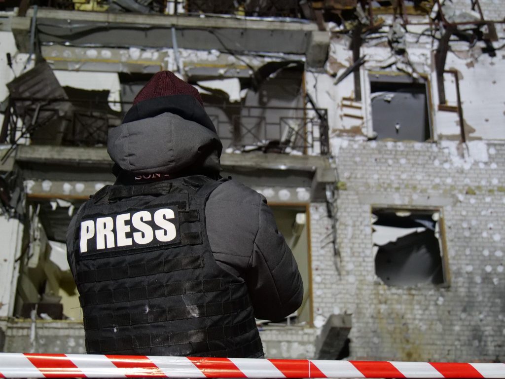 «Це свідома тактика залякування медійників», – НСЖУ про обстріл готелів, де зупиняються журналісти