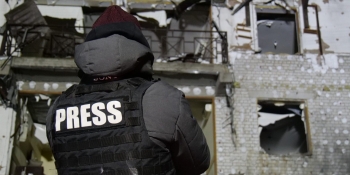 «Це свідома тактика залякування медійників», – НСЖУ про обстріл готелів, де зупиняються журналісти 22 «Це свідома тактика залякування медійників», – НСЖУ про обстріл готелів, де зупиняються журналісти