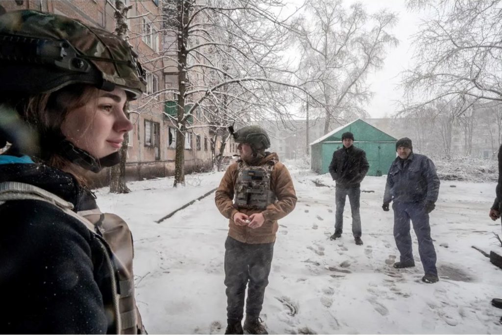 Польський журналіст документує війну у захисному спорядженні від НСЖУ 5