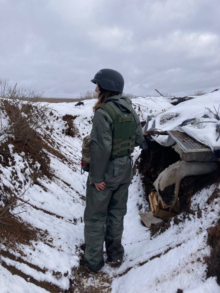 «Мене вибуховою хвилею відкинуло, я почала повзти, і стався другий приліт», – продюсерка Світлана Долбишева 6