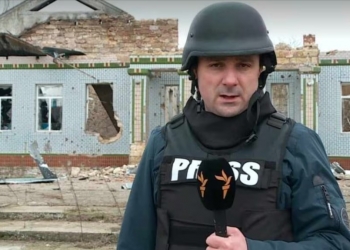 Поранено журналіста Радіо Свобода Дмитра Євчина, який знімав сюжет під Роботиним 5 Поранено журналіста Радіо Свобода Дмитра Євчина, який знімав сюжет під Роботиним