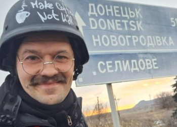 Польський журналіст документує війну у захисному спорядженні від НСЖУ
