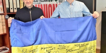 Генеральний секретар IFJ Ентоні Беллангер з президентом NUJU Сергієм Томіленком у штаб-квартирі IFJ у Брюсселі, Бельгія. Фото: МФЖ