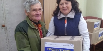 Черкаси: ветерани журналістики отримали продуктові набори