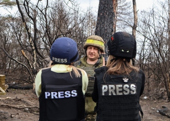 Акредитація дозволятиме представникам медіа працювати без супроводу в громадських місцях у «жовтій» зоні