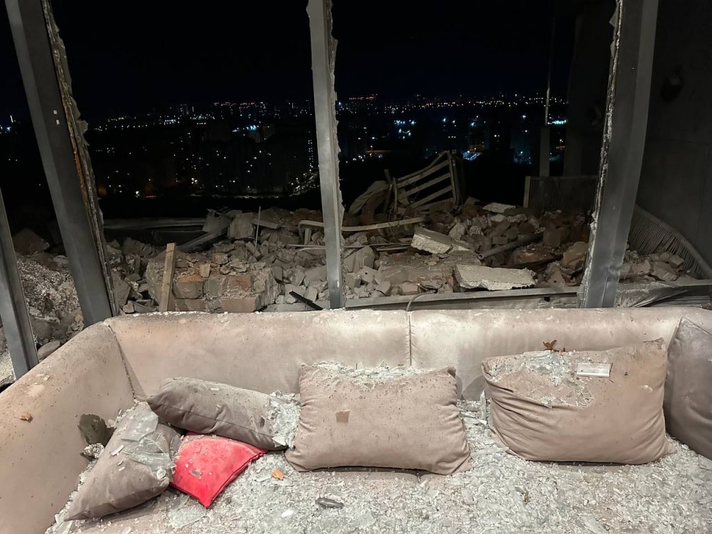 Через російський обстріл знищено майно журналіста