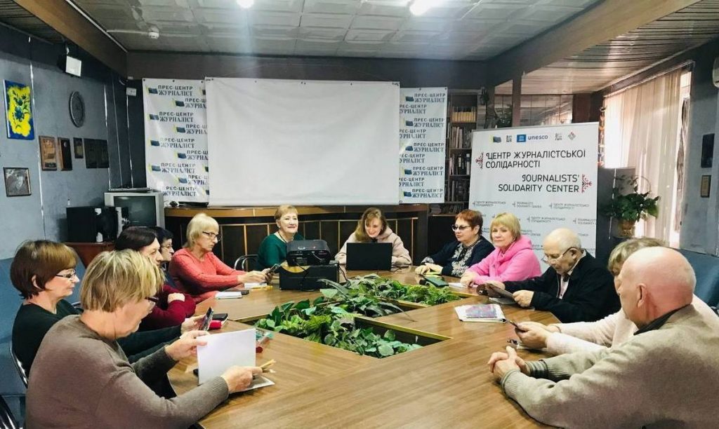 У Запорізькому ЦЖС пройшов тренінг «Маніпулятивні технології в ЗМІ. Як їх розпізнати і як їм протидіяти»