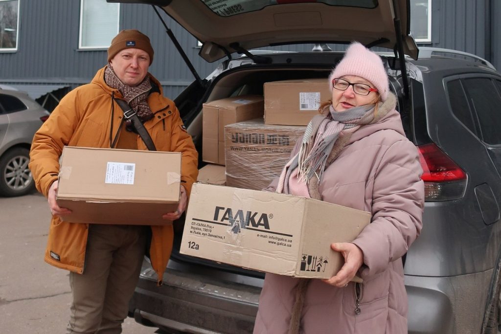 Три ноутбуки й генератор отримали Чернігівська обласна організація НСЖУ та редакції локальних газет області завдяки сприянню Івано-Франківського центру журналістської солідарності