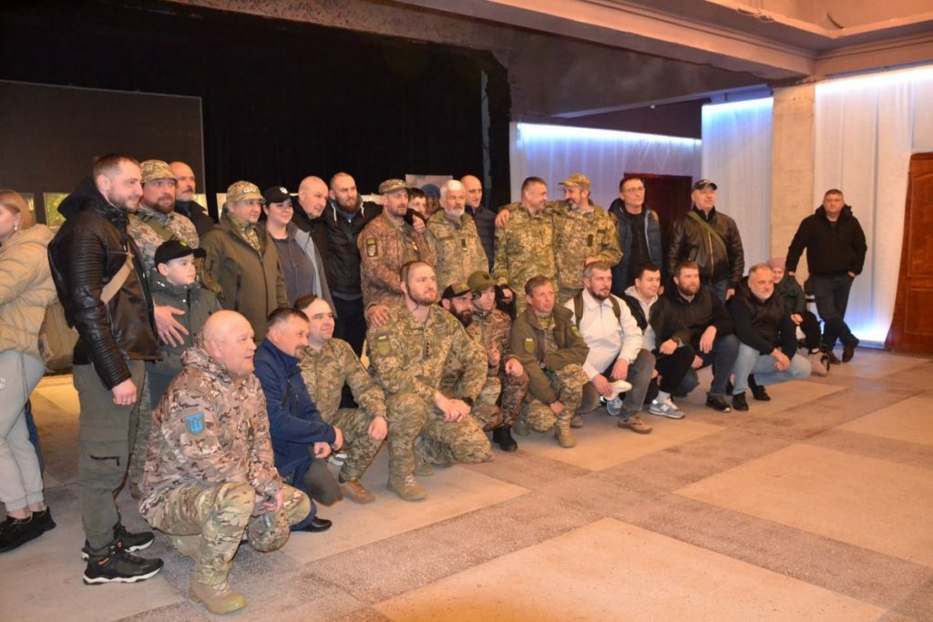 У Чернівцях презентували фільм про бійців 107-ї окремої бригади Сил тероборони ЗСУ, автори якого до великої війни працювали журналістами в місцевих медіа
