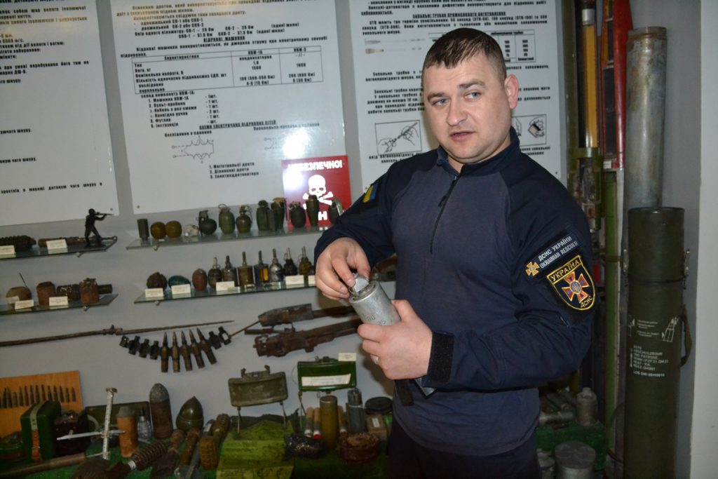 "Неконтрольовані боєприпаси можуть бути де завгодно", - Михайло Гадзіна