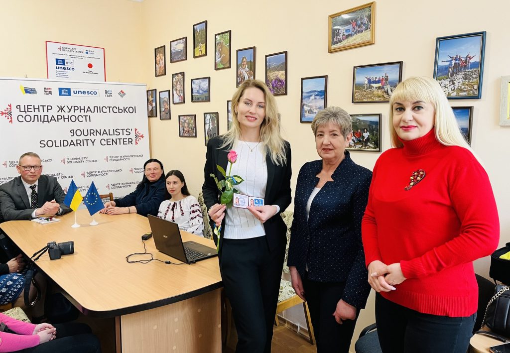 Журналісти-переселенці та медійники Прикарпаття поповнили лави Спілки