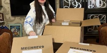 Чернігівські журналісти за сприяння Центру отримали від Благодійного фонду «Чисті серцем» три ноутбуки