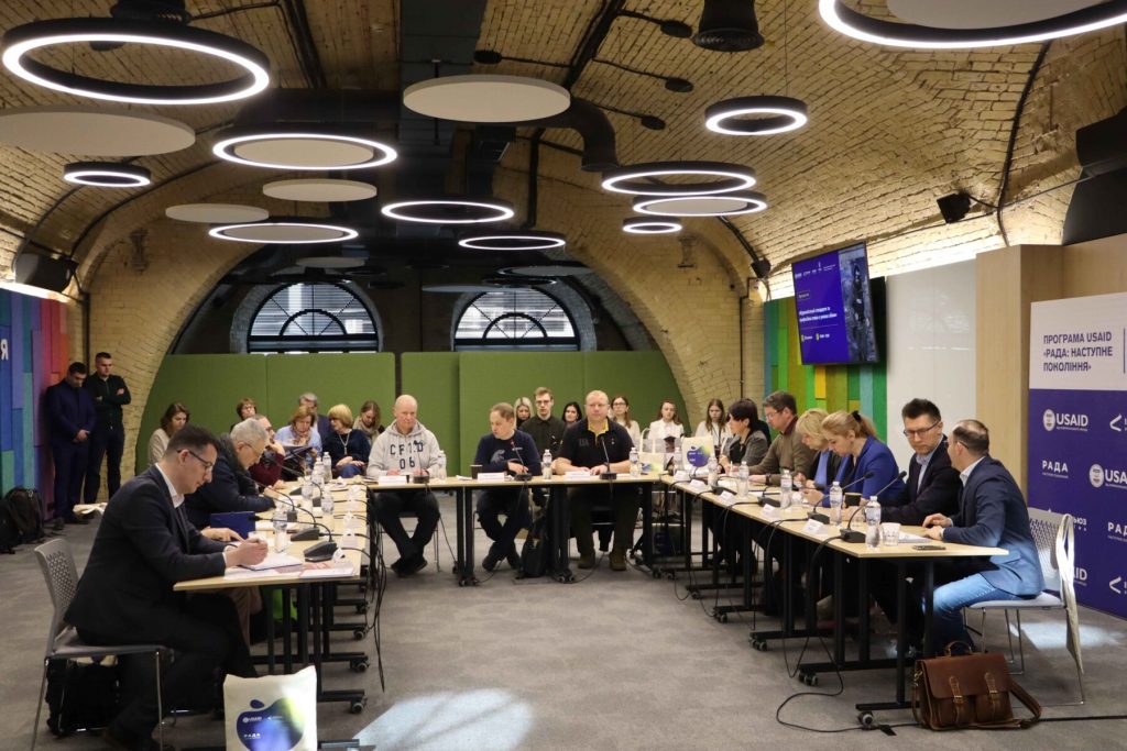 Журналістські стандарти та професійну етику в умовах війни: парламентський комітет з питань свободи слова провів обговорення