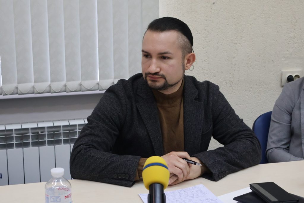 Редактор гезети "Рідне місто" з Мирнограда Максим Забєля