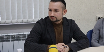 Редактор гезети "Рідне місто" з Мирнограда Максим Забєля