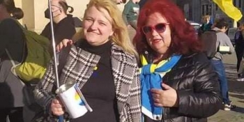 На знімках:Наталя Маренко (праворуч) на мітингу на підтримку України в Дрездені