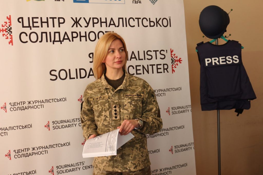 «Жовта» та «червона»: чернівецькі медійники дізналися про правила роботи у зонах бойових дій