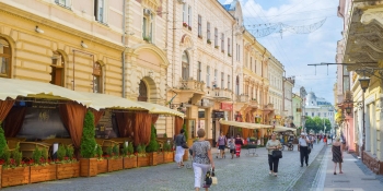 Дві газети як дзеркало локальних видань Чернівецької області