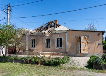 У будинок нікопольського журналіста вдруге влучив російський боєприпас
