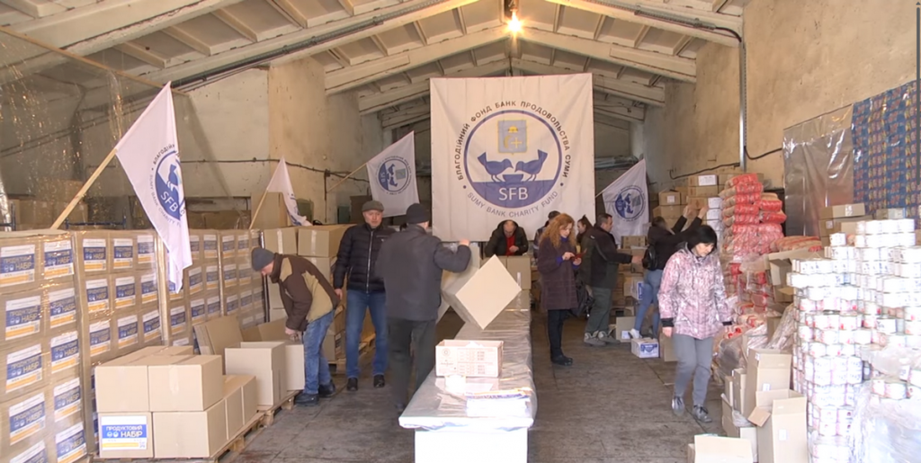 Журналістам Сумщини, які потребують допомоги, Банк продовольства надає продуктові набори