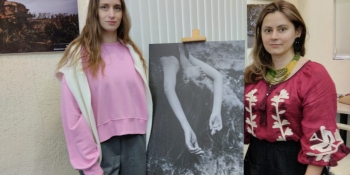 Повернення до себе: у НСЖУ відкрилась емоційна фотовиставка-рефлексія Дар’ї Зименко