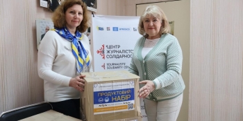 У Дніпровському ЦЖС журналісти отримали продуктові набори від благодійників