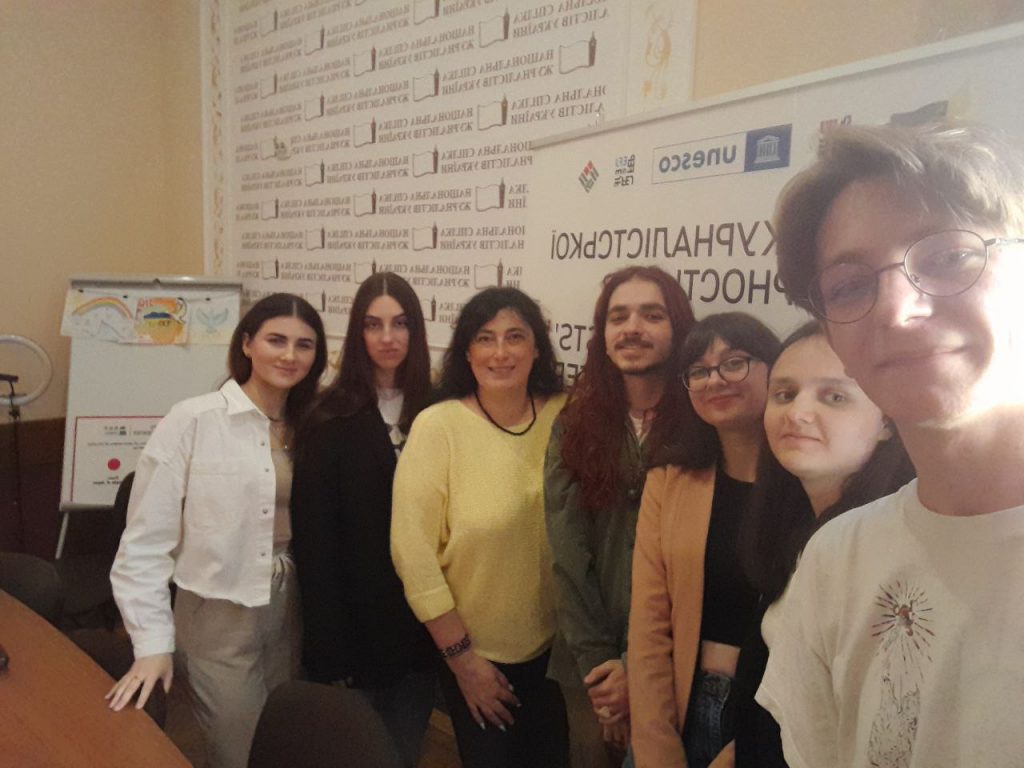 Як (не) читати новини: тренінг для медійників Львівщини про пропаганду та маніпуляції