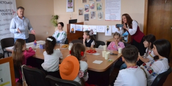 Діти малюють роботу журналістів: до творчої акції долучились юні буковинці 19 Діти малюють роботу журналістів: до творчої акції долучились юні буковинці