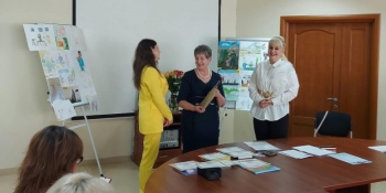 На Прикарпатті лавреати конкурсу «Я – журналіст» отримали книги від засновниці премії Оксани Ровенчак 20 На Прикарпатті лавреати конкурсу «Я – журналіст»  отримали книги від засновниці премії Оксани Ровенчак