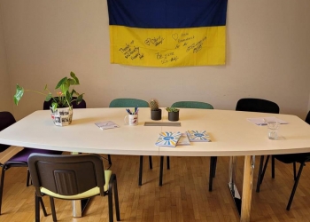 У приміщенні Європейської федерації журналістів висить прапор України від НСЖУ 8 У приміщенні Європейської федерації журналістів висить прапор України від НСЖУ