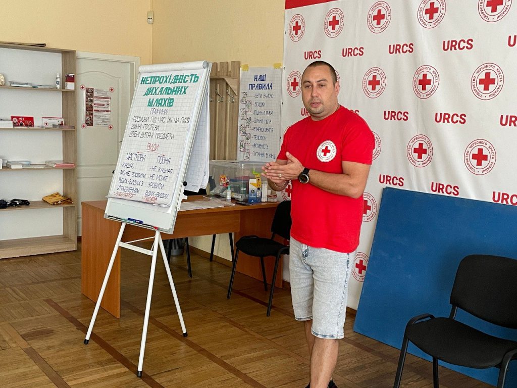 Медійники в прифронтових зонах мають вміти накладати джгути й пов’язки, бо це рятує життя, каже запорізька журналістка