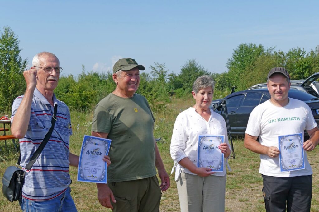 На Прикарпатті медійники емоційно розвантажувались під час змагання з риболовлі 4